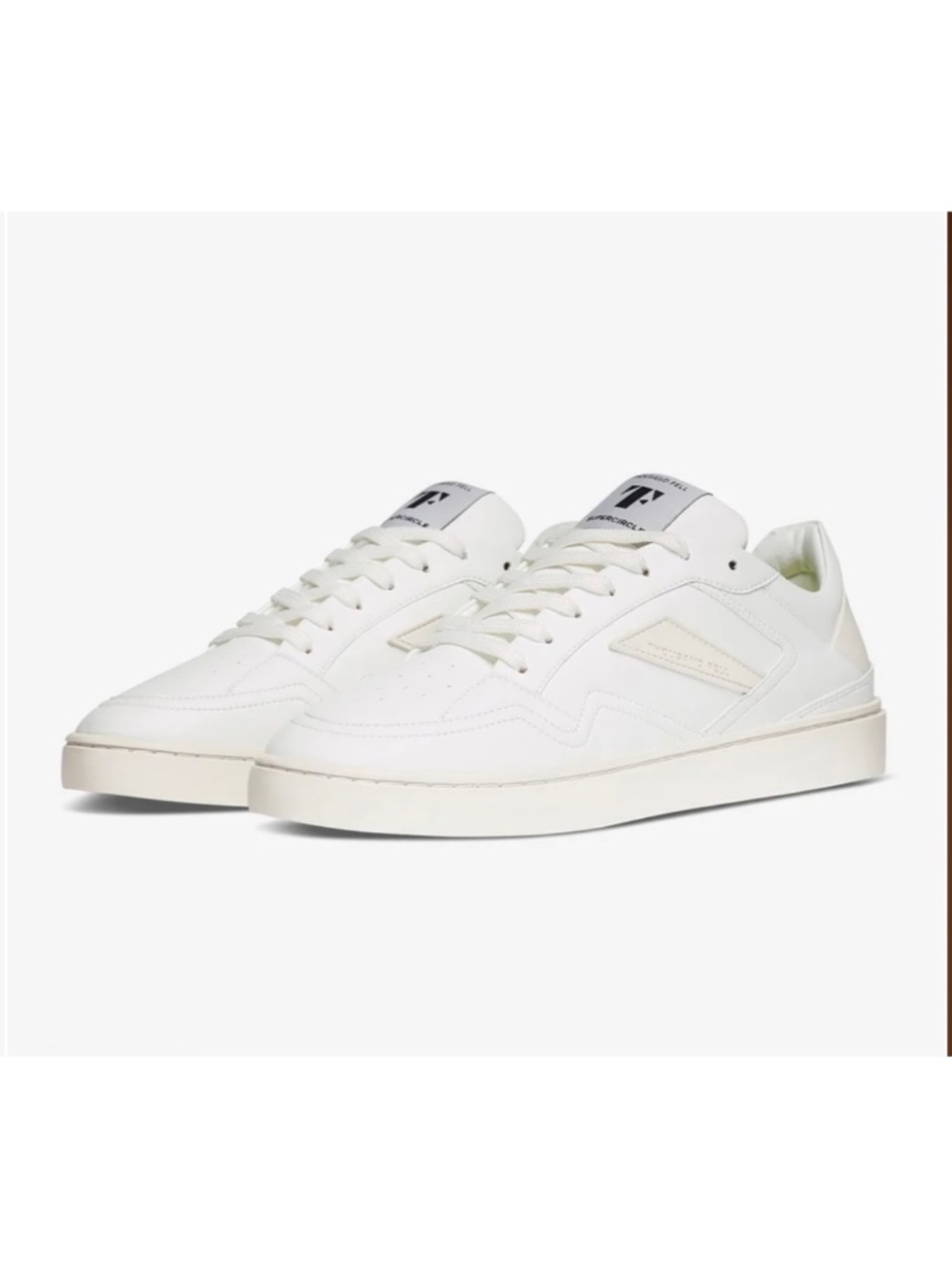 Thousand Fell Court’s in white sneaker